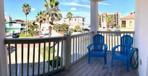 Deluxe Apartment room in Carolyn Drive by Padre Getaways