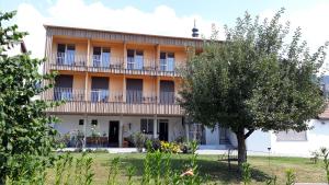 Gästehaus Bernhard - 3hvězdičkové hotely ve městě Lochau