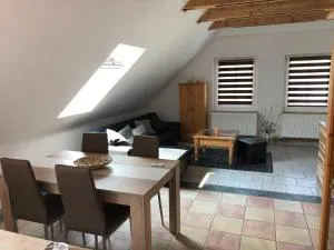 Ferienwohnung mit Blick auf die Burg Stargard - Neu Kaebelich