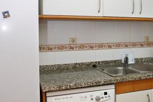 Three-Bedroom Apartment room in At147 mediterrani