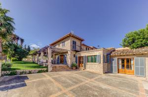 Villa with Private Pool room in Villa Cabanellas