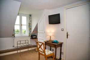 Double Room - Attic room in Chateau de la Rozelle