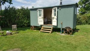  Shepherd's Hut (see room photos) room in Wilderness Bed & Breakfast