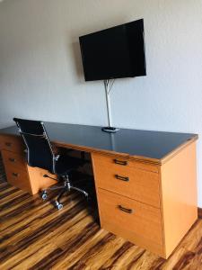Standard Room With Two Double Beds - Pet Friendly - Non-Smoking room in Bear Mount Inn & Suites