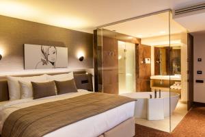 Lifestyle Signature Room with pool access included room in Kronwell Brasov Hotel