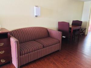 Suite with Two King Beds and Sofa Bed with Jacuzzi - Non-Smoking room in Bear Mount Inn & Suites