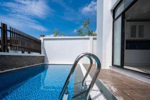 IDC White House Ha Long FLC Golf & Resort