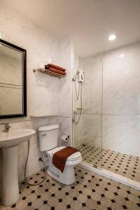 At Hua Lamphong Hotel