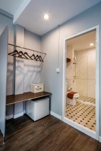 At Hua Lamphong Hotel