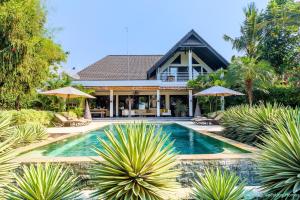 Villa Mahkai - Family and friends Estate!