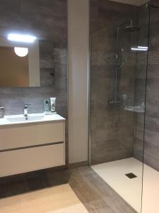 Hotels L'ESCALE FONTAINE SIMON : photos des chambres
