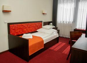 Double room economy view / balcony room in Hyrny
