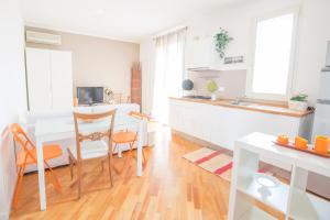 One-Bedroom Apartment with Park View