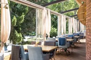 Family Hotel Saint George - Vladaya