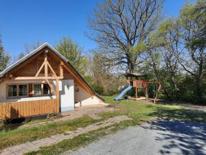 Jagdhaus im Grünen, mit Sauna