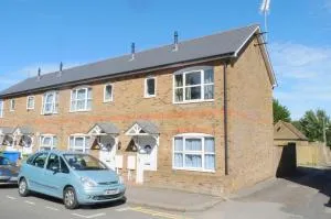 Friars Walk houses with 2 bedrooms, 2 bathrooms, fast Wi-Fi and private parking - Bredgar