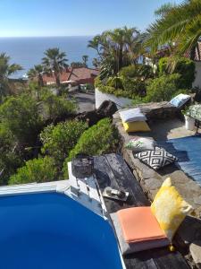 ZenRepublic, your private villa with outdoor jacuzzi & pool with stunning ocean views
