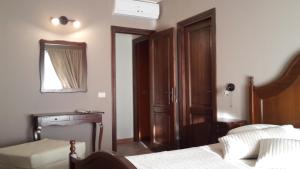 King Room with Mountain View room in Villa Klinai