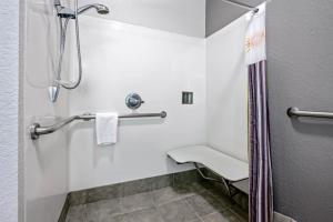 Queen Room with Mobility/Hearing Impaired Access - Non-Smoking room in La Quinta by Wyndham Conroe