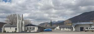 PineCrest Inn & Suites