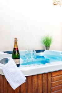 Le Patio Carreterie - Maison chaleureuse avec Jacuzzi Extérieur Privatif - Primée pour sa déco