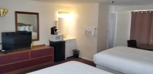 Deluxe Double Room room in Hampton Harbor Motel