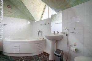 Cozy private 4 bedroom house near seaside (700m)