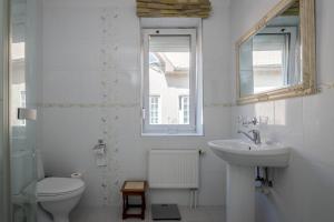 Cozy private 4 bedroom house near seaside (700m)