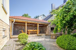 Cozy private 4 bedroom house near seaside (700m)