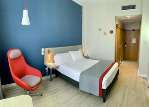 Standard Double Room - Disability Access room in Holiday Inn Express Ciudad de las Ciencias an IHG Hotel