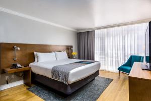 Trendy 1 King room in Town and Country San Diego