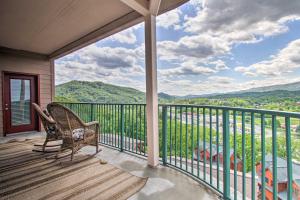 2 Mi to Attractions: Pigeon Forge Condo