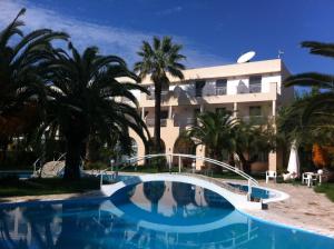 Three Stars Beach Hotel