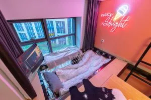 loft Apartment with slide hammock with movie viewing - 余杭