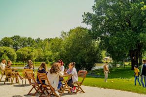 Villages vacances Domaine Melusine - a 2minutes du PuyduFou ! : photos des chambres