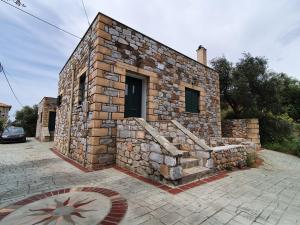 Three-Bedroom Apartment room in Frigano 3