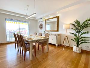 Home Out Luxury Marina Apartment - 2 Bedrooms Sea View