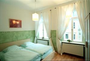 Double Room  with Shared Bathroom  room in Hostel Louise 20