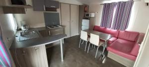 Campings LES PIEDS DANS L'EAU A PALAVAS ! Mer a 50 m ! MHome 6 Pers climatise T confort CAMPING 4 ETOILES : photos des chambres