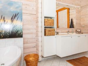 Three-Bedroom Holiday Home  room in Holiday home Hemmet CLXVII