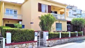 Branko Fabijanic Front Row By The Sea