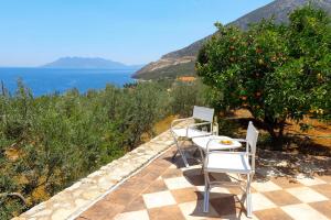 Luxury Villa with Pool overlooking a Majestic View