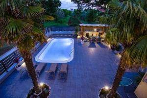 VILLA TWINS Sukošan with heated pool