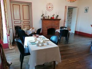 B&B / Chambres d'hotes CHATEAU DE CHAVANNES : photos des chambres