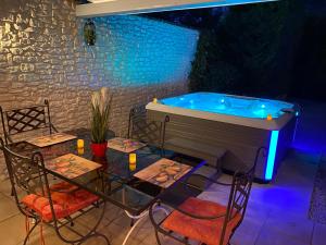 Maisons de vacances Mas Beau Soleil & Spa Gites de Charme avec Jacuzzi Prive : photos des chambres
