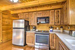 Cozy Winter Retreat: Great Location & Pet Friendly