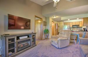 Cozy Branson Getaway about 2 Mi to Silver Dollar City!