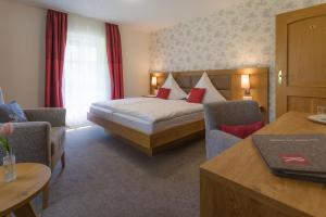 Comfort Double Room with Balcony room in Lauras Landhauspension