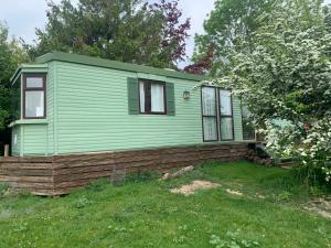 Private Countryside Holiday Cabin 10 mins from Brighton