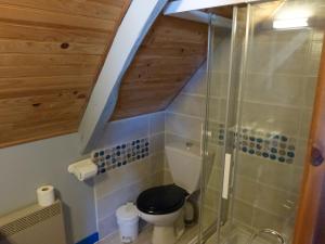 B&B / Chambres d'hotes La Fermette du Rohiou : Chambre Triple Confort avec Douche